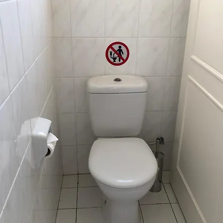 Regina Gardens - Modern 2 Bed Maisonette