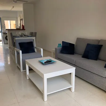 בית נופש Regina Gardens - Modern 2 Bed Maisonette
