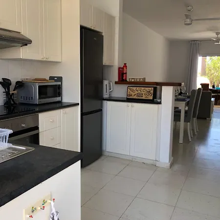 Regina Gardens - Modern 2 Bed Maisonette * Пафос