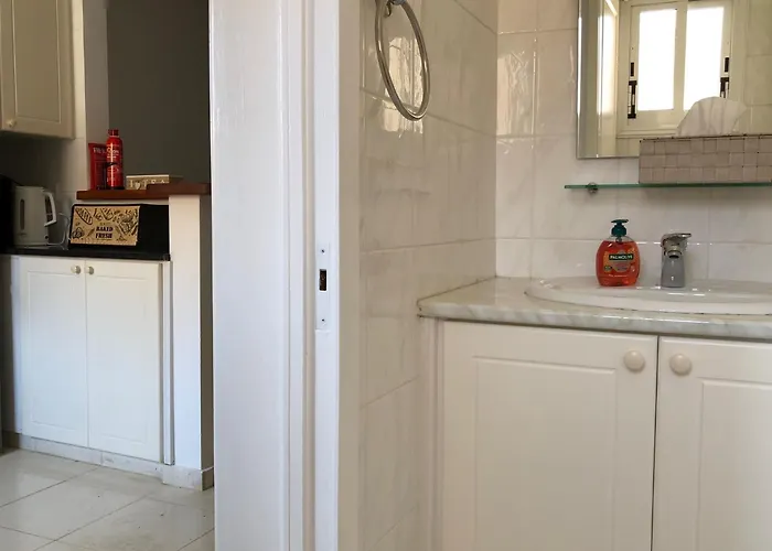 Regina Gardens - Modern 2 Bed Maisonette Semesterbostad