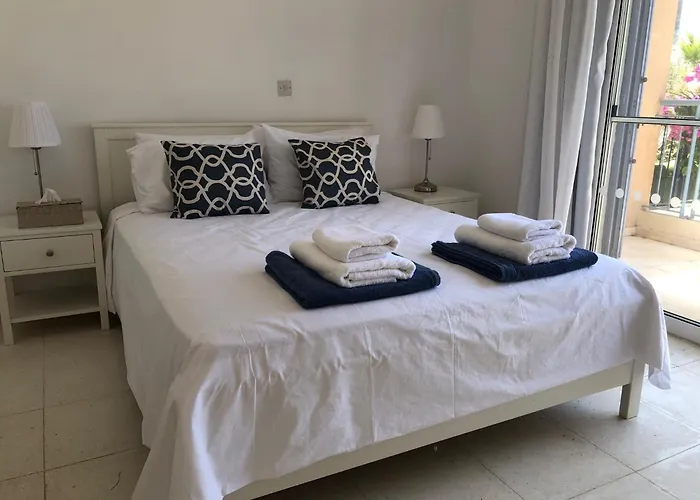 Regina Gardens - Modern 2 Bed Maisonette Semesterbostad *