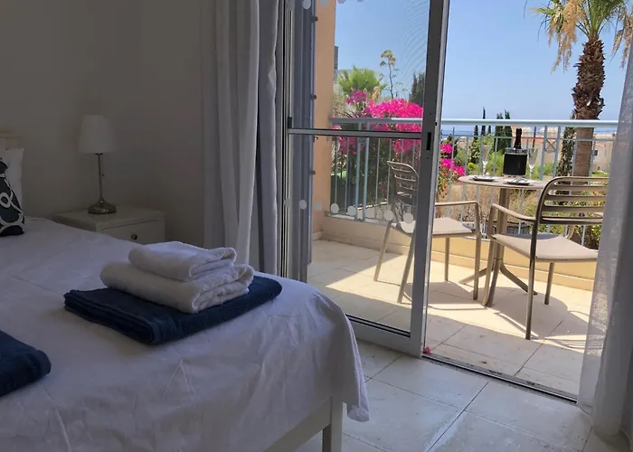 Regina Gardens - Modern 2 Bed Maisonette Paphos