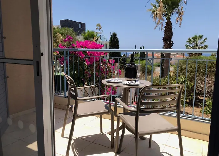 Regina Gardens - Modern 2 Bed Maisonette Semesterbostad *