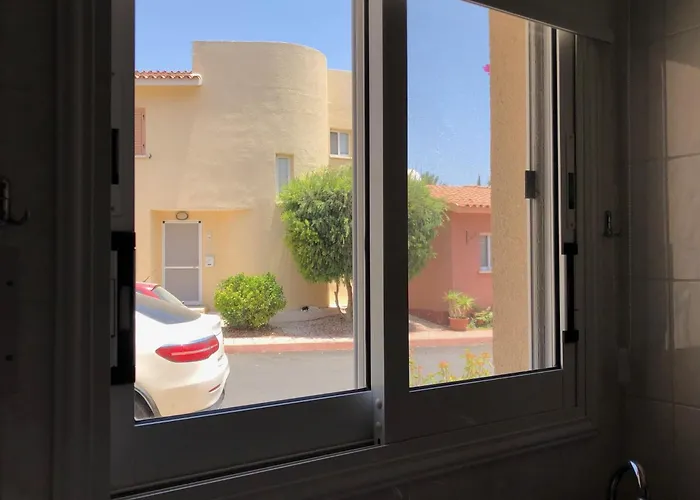 Regina Gardens - Modern 2 Bed Maisonette Semesterbostad