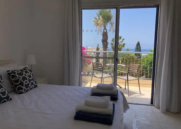 Regina Gardens - Modern 2 Bed Maisonette * Paphos