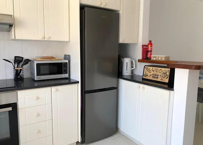 Regina Gardens - Modern 2 Bed Maisonette Semesterbostad Paphos