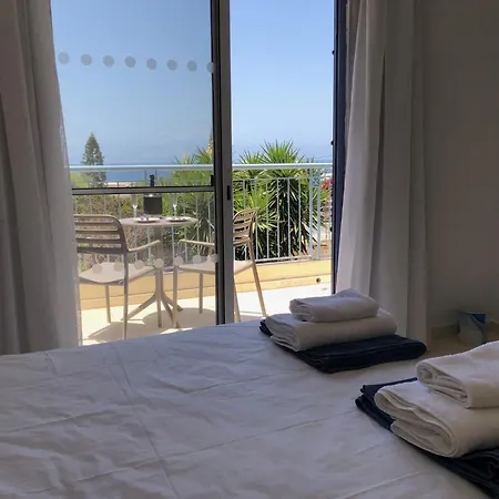 Regina Gardens - Modern 2 Bed Maisonette *