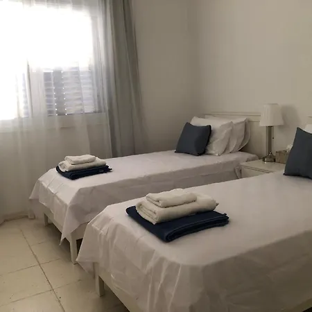 Regina Gardens - Modern 2 Bed Maisonette Vakantiehuis