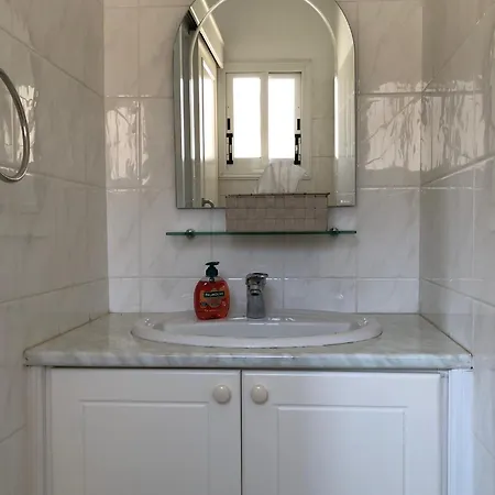 Regina Gardens - Modern 2 Bed Maisonette Paphos