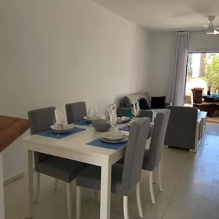 Regina Gardens - Modern 2 Bed Maisonette