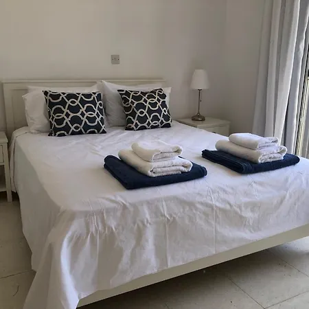Regina Gardens - Modern 2 Bed Maisonette Vakantiehuis *