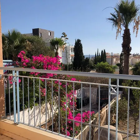 Vakantiehuis Regina Gardens - Modern 2 Bed Maisonette *