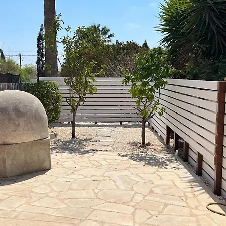 Regina Gardens - Modern 2 Bed Maisonette *