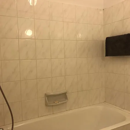 Regina Gardens - Modern 2 Bed Maisonette Ferienhaus *