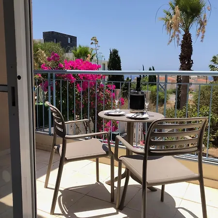 Regina Gardens - Modern 2 Bed Maisonette Ferienhaus *