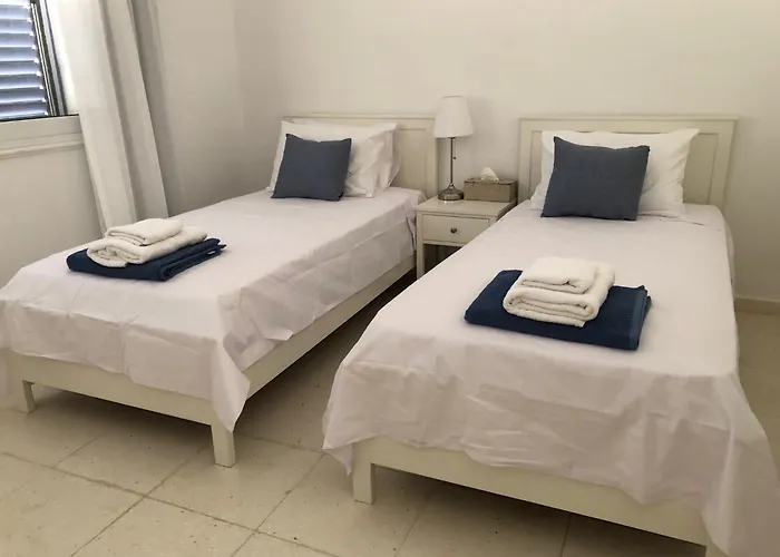 Regina Gardens - Modern 2 Bed Maisonette Paphos