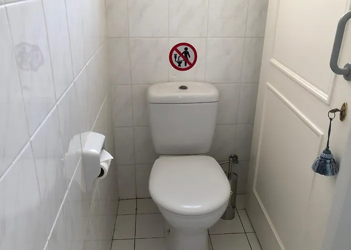 Regina Gardens - Modern 2 Bed Maisonette