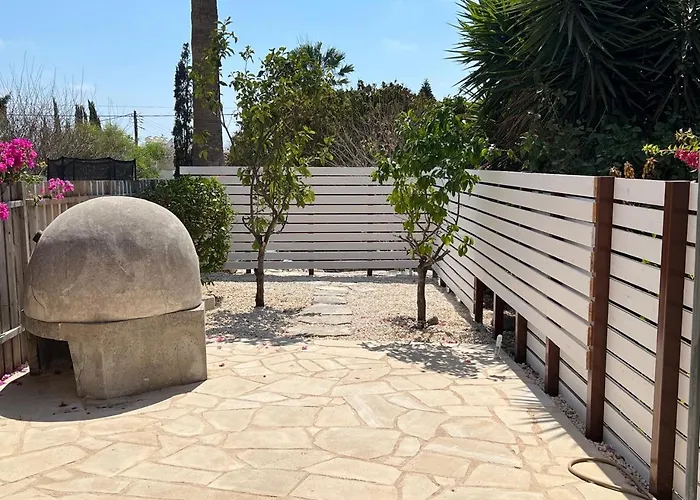 Regina Gardens - Modern 2 Bed Maisonette *